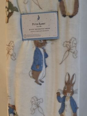 ​NWT Peter Rabbit Beatrix Potter 50x70 Plush Throw Blanket Garden Cream